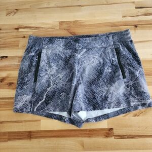 Columbia PFG Shorts Realtree Mako Womens Large Outdoor Elastic Waist Zip Pockets